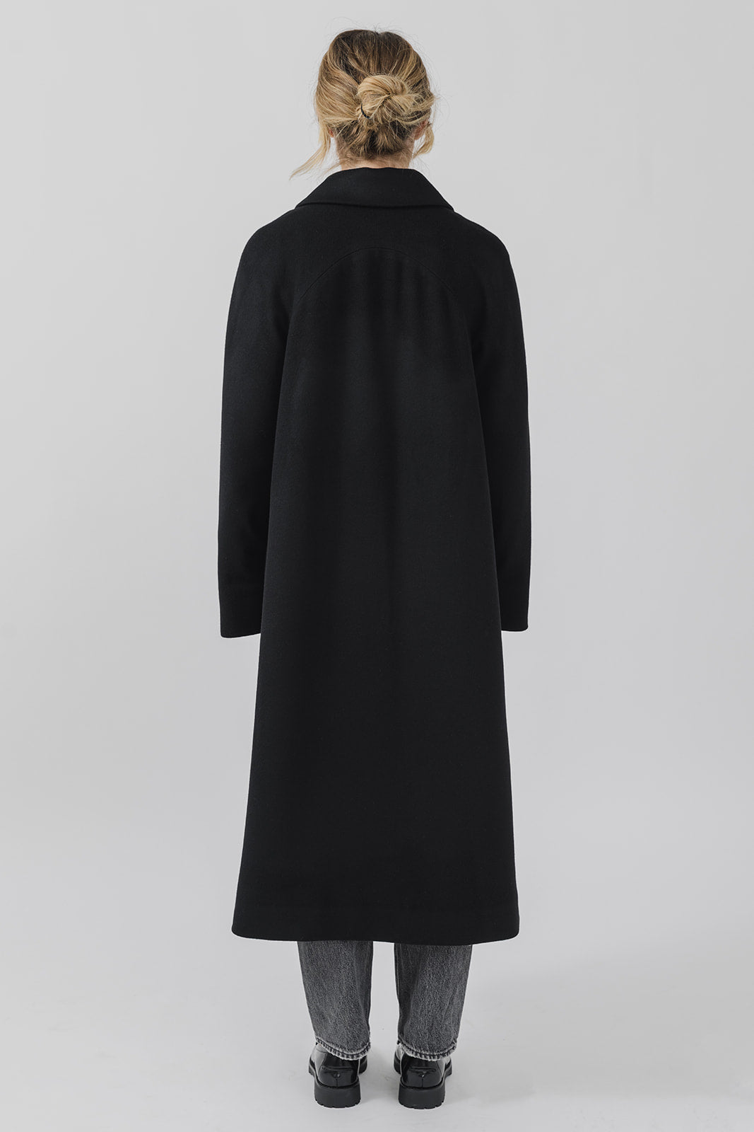 The Mag Mile - Wool Coat in Black