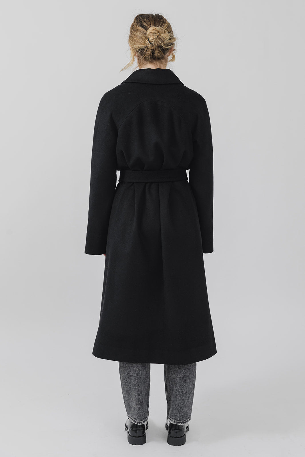 The Mag Mile - Wool Coat in Black