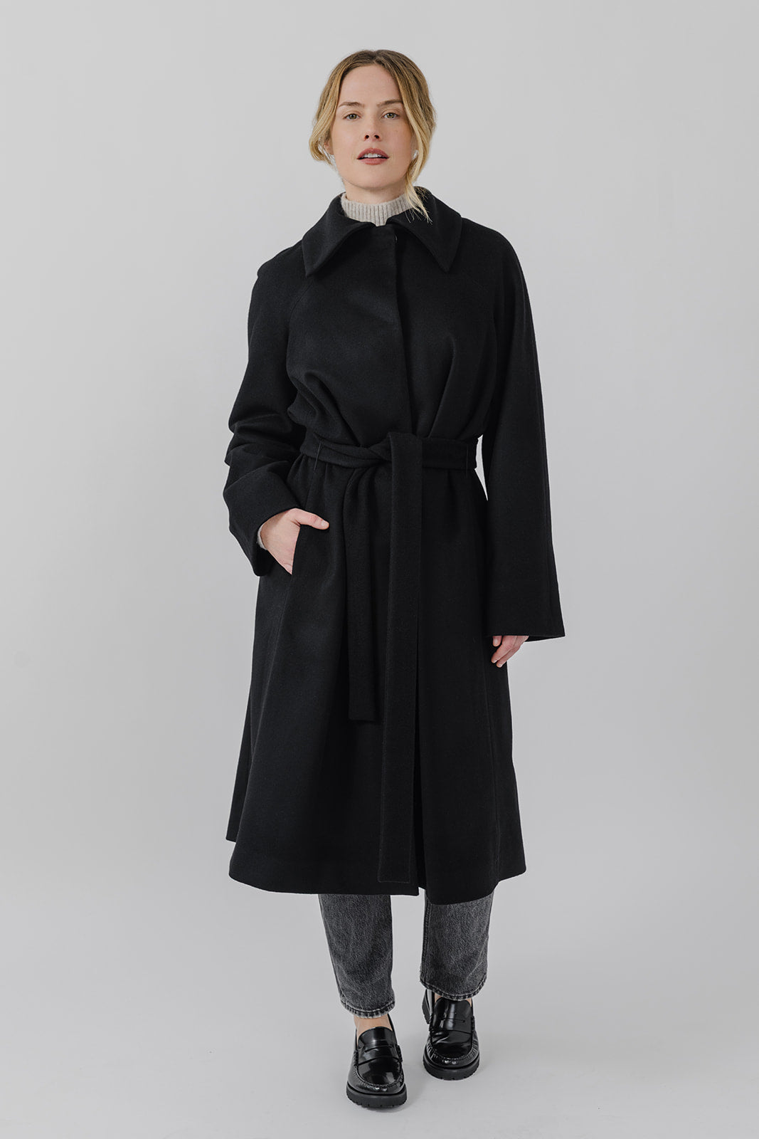 The Mag Mile - Wool Coat in Black