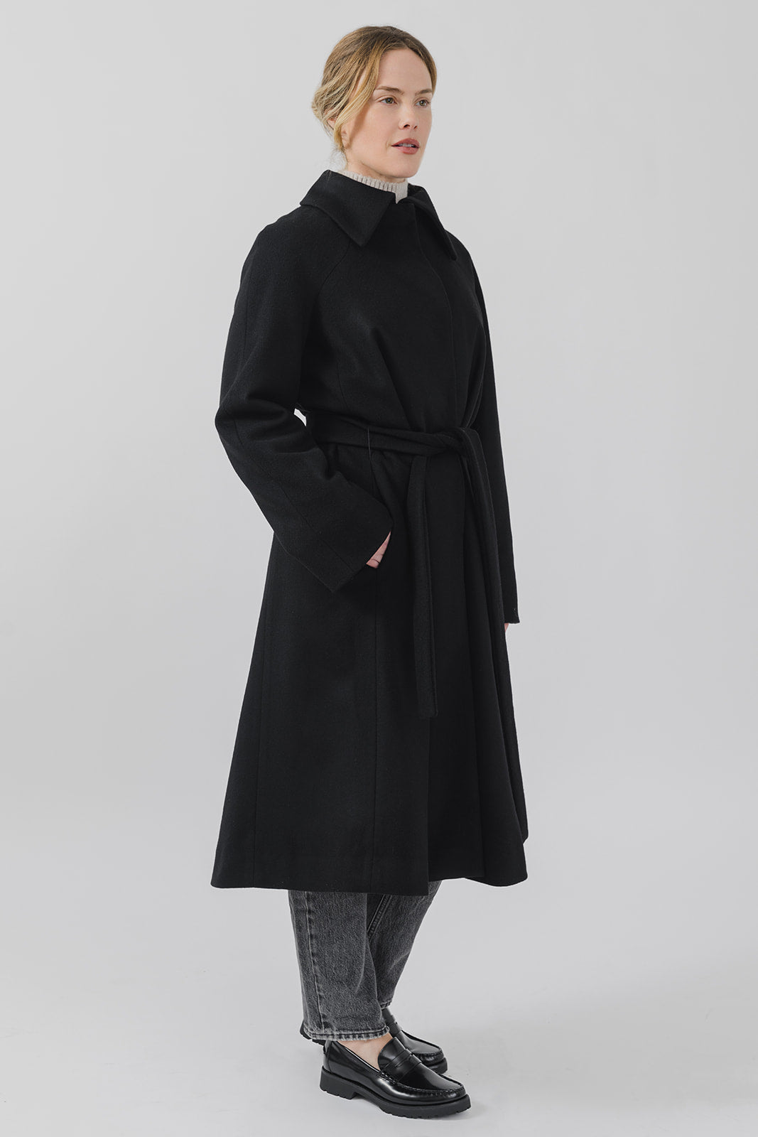 The Mag Mile - Wool Coat in Black