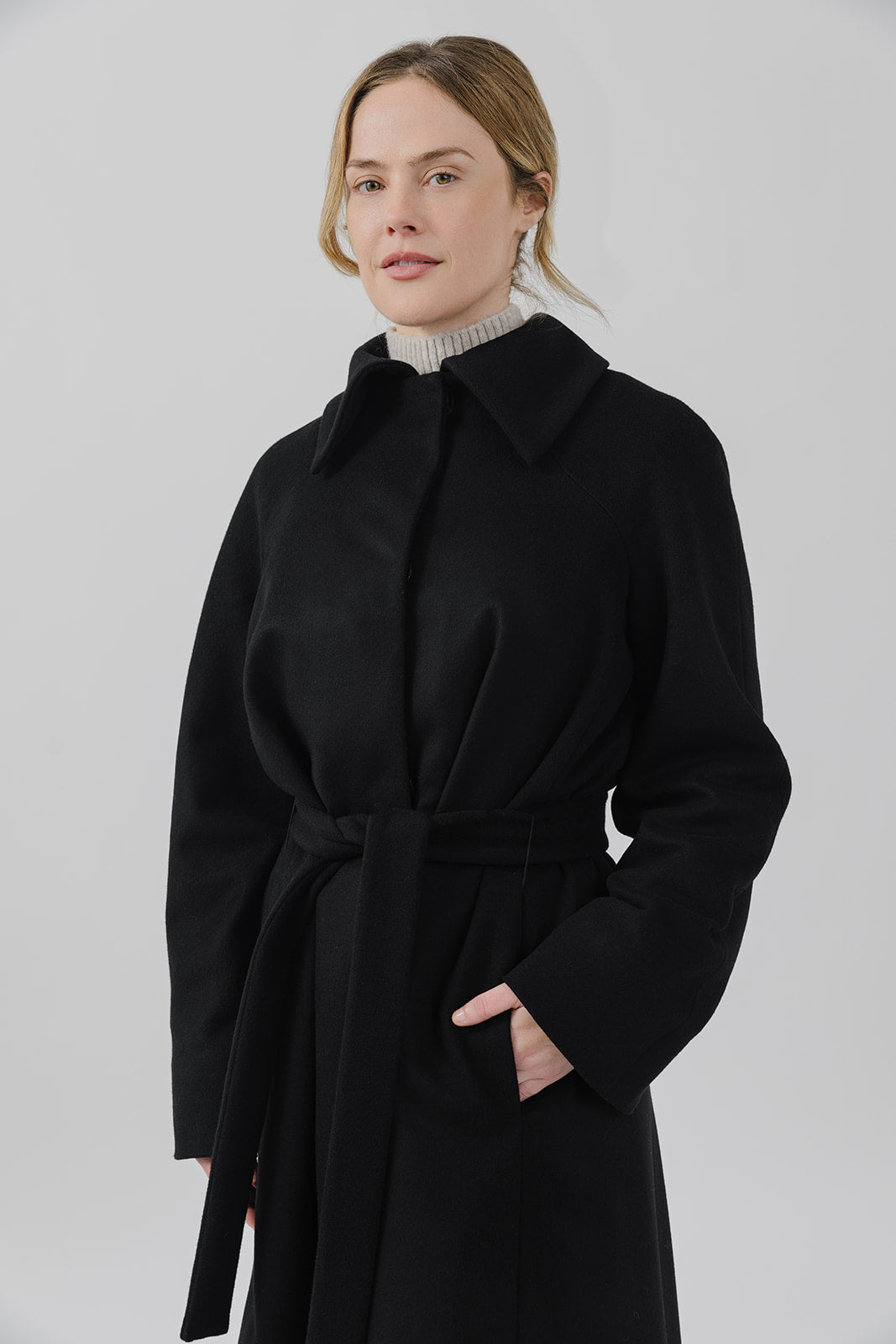 The Mag Mile - Wool Coat in Black